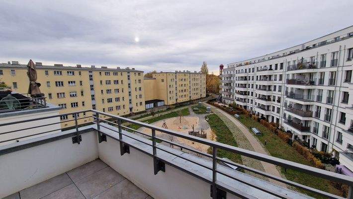 Balkonblick auf Wohnanlage