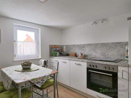 Esstsisch und Küchenzeile