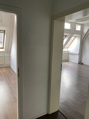 Blick vom Flur in Büroräume
