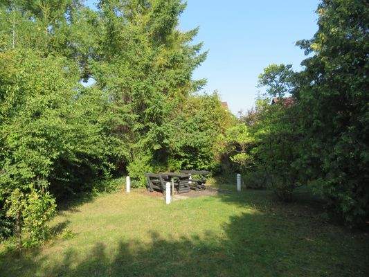 Geschützer Garten mit Freisitz