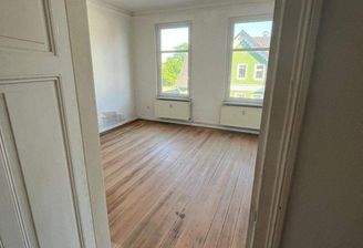 Wohnzimmer mittlere Whg.