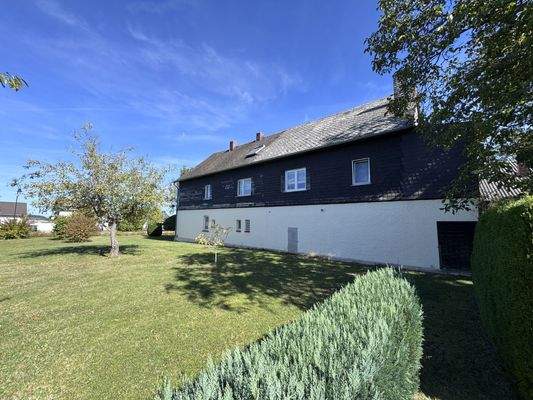 Seitenansicht und Garten