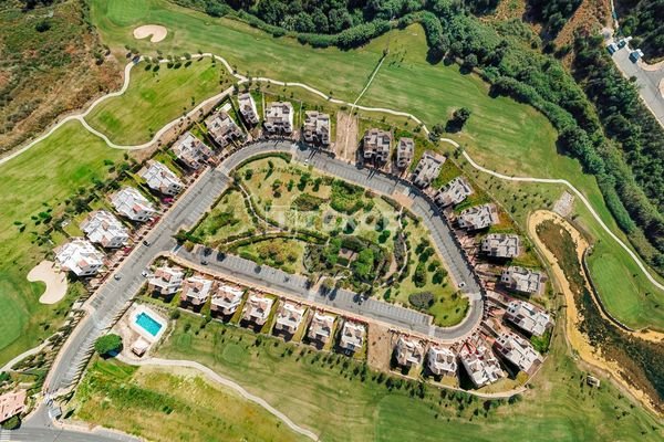 Golf Villas with Sea Views in Tranquil Area in Estepona