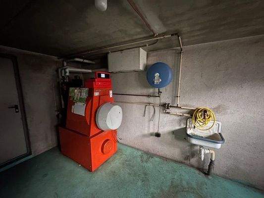 Kellerraum 3 Heizungsanlage.jpg