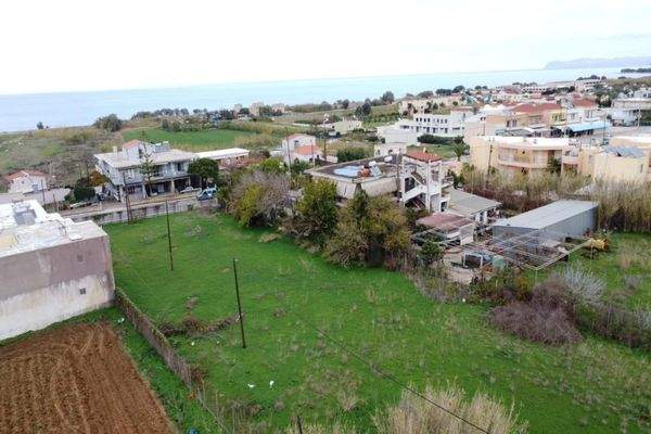 Kreta, Kolymvari: Schönes Grundstück - nur wenige Schritte vom Strand entfernt - zu verkaufen
