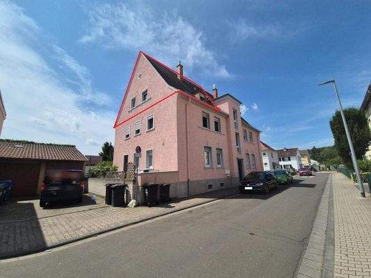 Vorderansicht von links