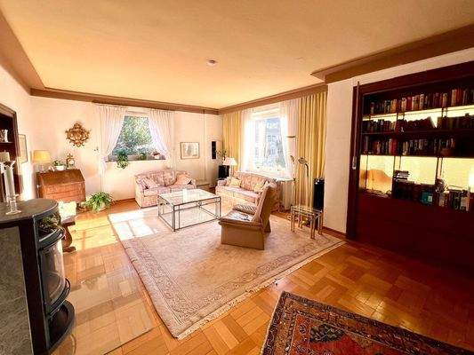 Bibliothek (oder Esszimmer) …