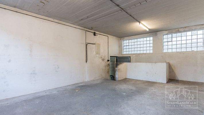 Lagerraum an Werkstatthalle