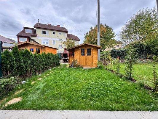 Garten mit Gartenhaus