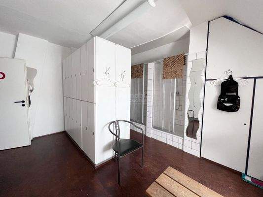 Umkleide/Dusche 2. OG