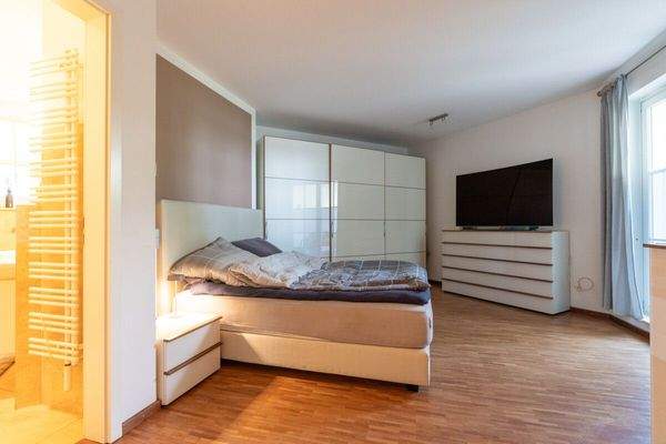 Schlafzimmer mit Bad en suite