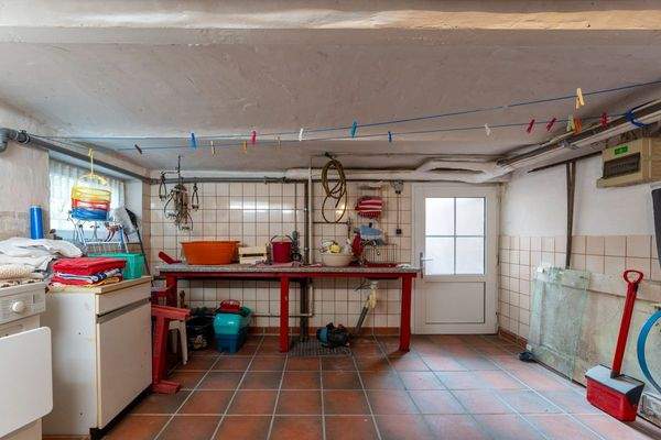 Waschkeller mit Ausgang zum Garten