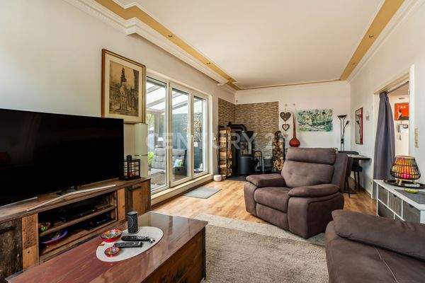 Wohn- Esszimmer mit Kamin