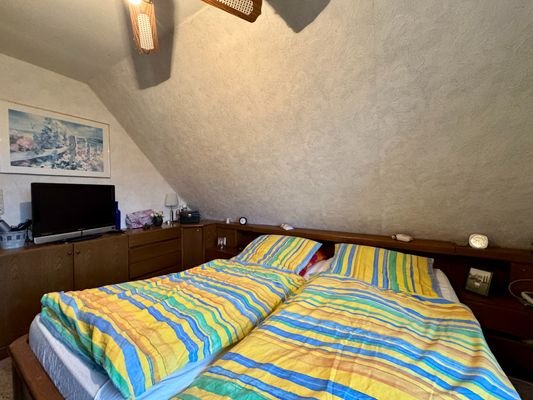 Schlafzimmer OG WHG links