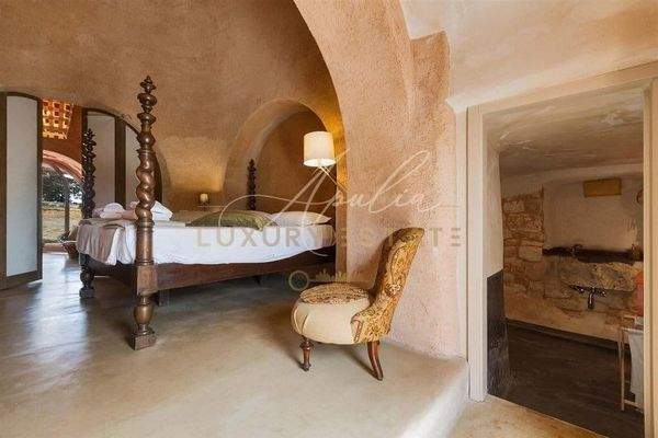 Trulli aus dem 17. Jahrhundert mit Pool