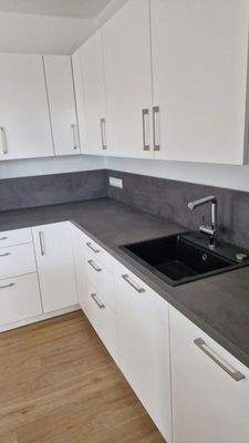 Küche mit Geschirrspüle