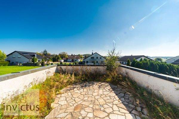 Sonnenterrasse im OG mit Pflanzbereich