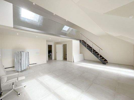 Weitere Ansicht des loftartigen Wohnbereiches