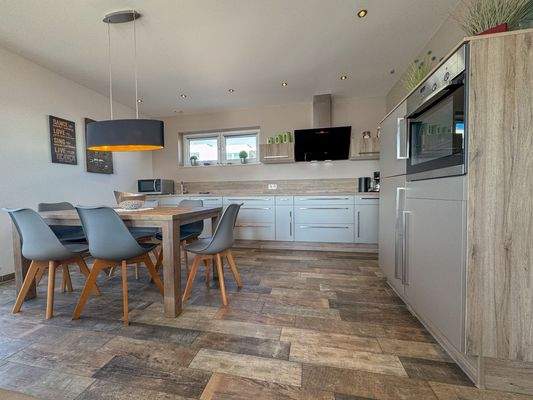 Küche und Essbereich OG