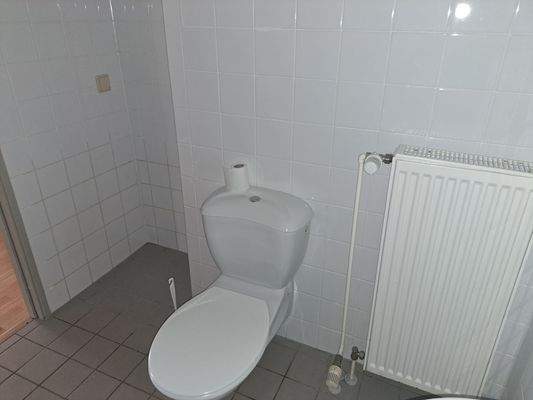 Bad mit Waschmaschinenabstellfläche.jpg