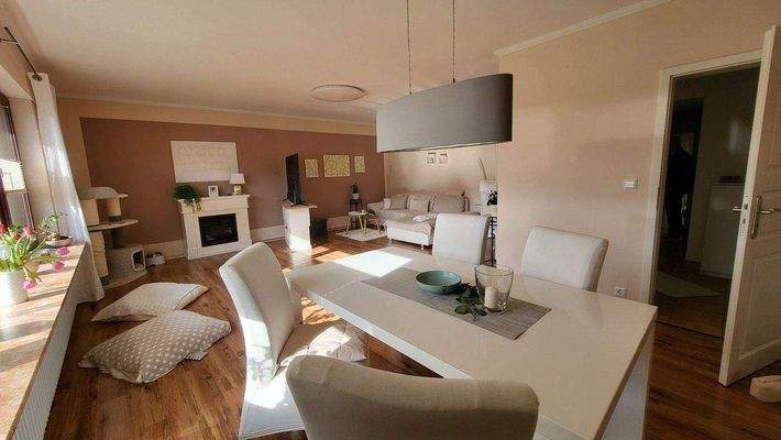 großes Wohnzimmer.jpg