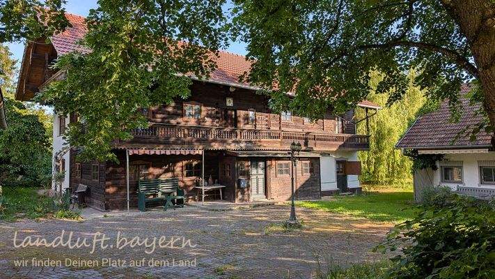 Wohnhaus und Saunahaus am Morgen.jpg