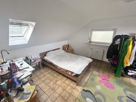 Schlafzimmer DG