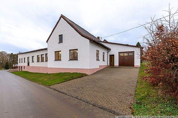 Zufahrt Halle von hinten