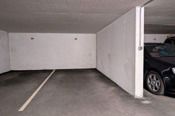 Büro - Tiefgaragenstellplatz Foto 1.jpg