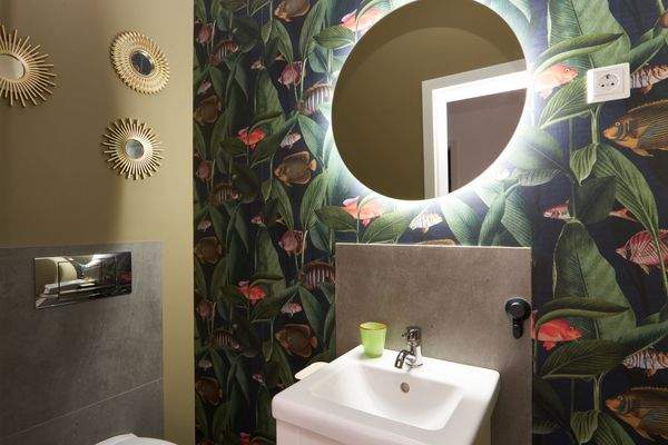 WC mit Waschtisch Designer-Tapete.jpg