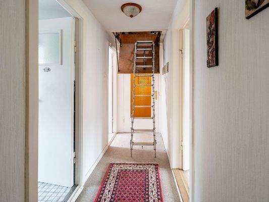 Flur/Treppe Dachboden OG