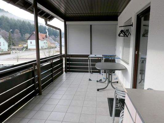 ... mit Zugang zum großen Balkon