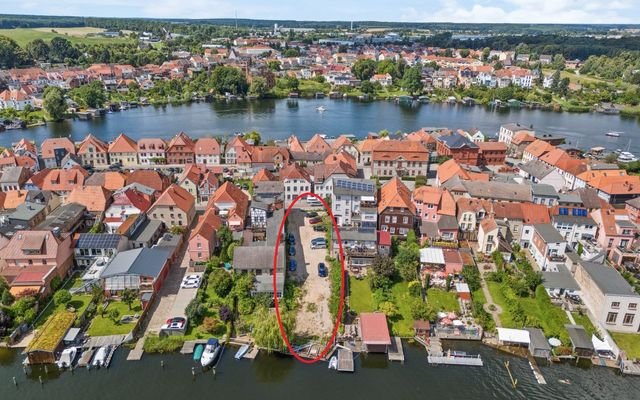 Kaufobjekt Hotel-Ufergrundstück, rot markiert