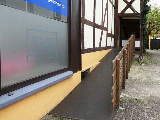 Rampe zum Seitenengang