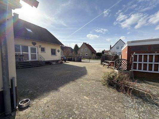 Hoffläche mit Hauseingang