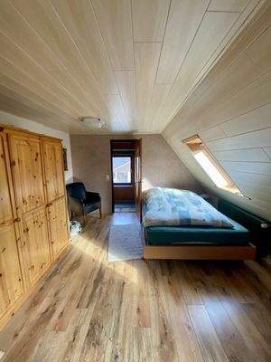 15) Kinder-: Gästezimmer DG