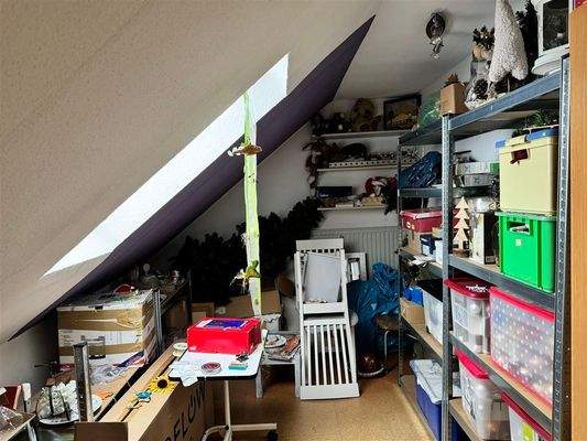 Zimmer / Abstellraum OG