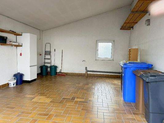 Große geflieste Garage