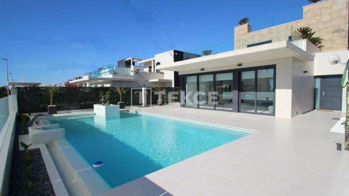 Detached Villas with Sea Views in Alicante San Miguel de Salinas