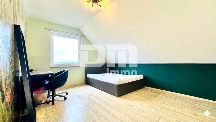 OG / DG Schlafzimmer 2 / Kind 2