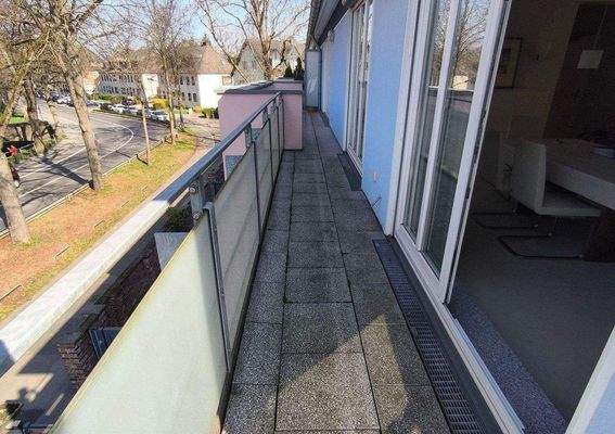 Balkon - Straßenseite .jpg