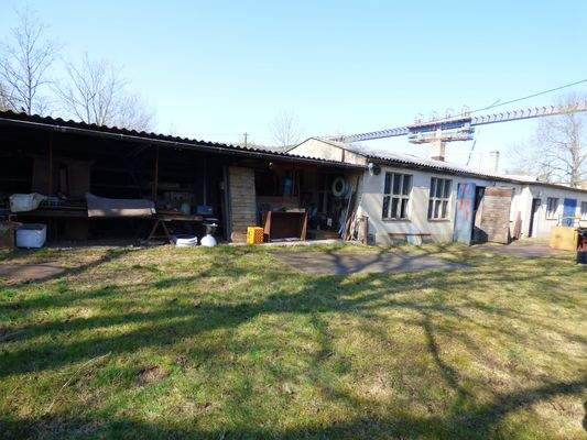 Werkstatt mit überdachten Freilager