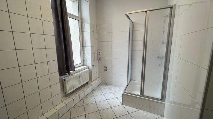 Bad mit Dusche und WB