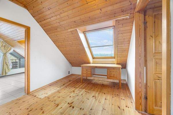 großzügiger Flur im Dachgeschoss