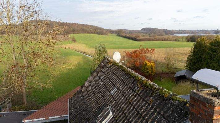 Blick über das Bestandsgebäude