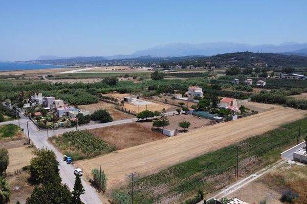 Kreta, Tavronitis: Ausgezeichnetes Grundstück in Meeresnähe zum Verkauf