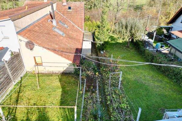 Rückseite Wohnhaus, Blickrichtung zur Hauptstraße