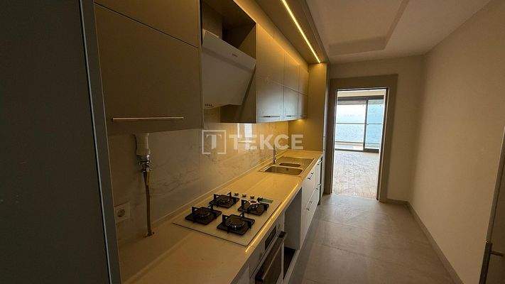 Spacious Apartment with Sea View in İzmir Karşıyaka Bostanlı