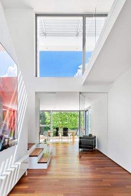 Lichterfüllter Eingangsbereich