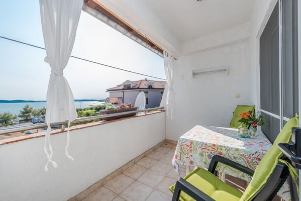 1. OG: Balkon eines Zimmers, Meerblick